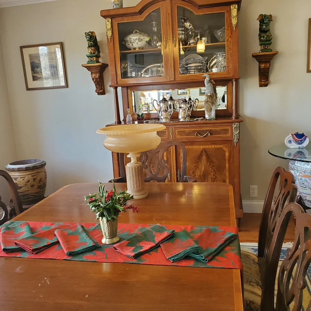 Elegant Red & Green Poinsettia Table Runner with 6 Matching Napkins